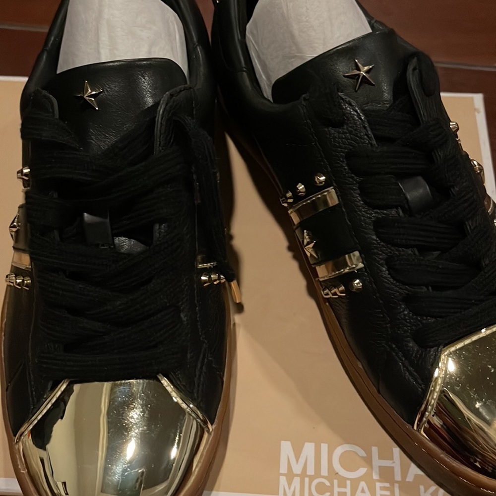 Z).  Michael Kors Frankie Stripe Leather Sneaker Black Palegold size 6M 36 - Picture 6 of 8